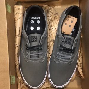 Gravis men’s Athletic shoes